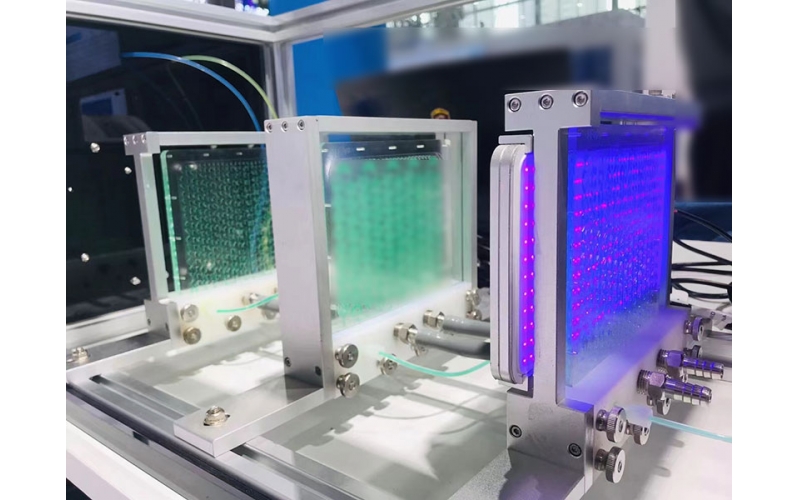 連續流微結構光化學反應器（光催化）